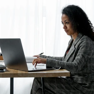 lady working at laptop